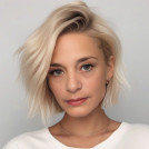 Melanie - Hellsichtig - Spirituelle Lebenshilfe - Medialhellsehen - Kartenlegen - Pendeln